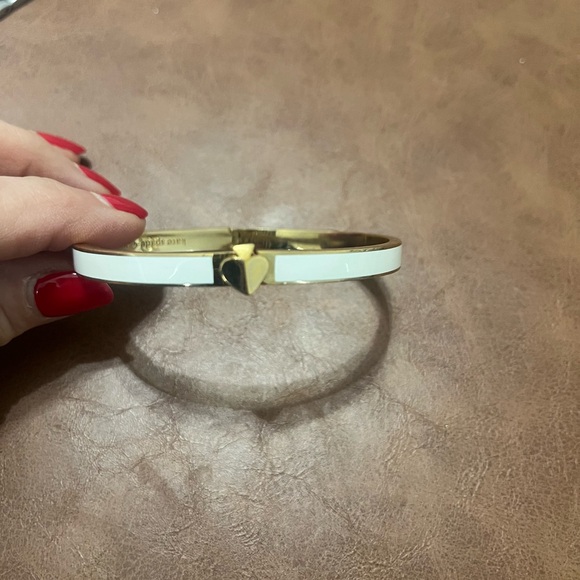 Heart You Enamel Hinged Bangle
White and gold - Picture 1 of 2